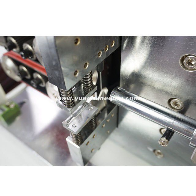 Cable Cutting and Outer Jacket Stripping Machine
