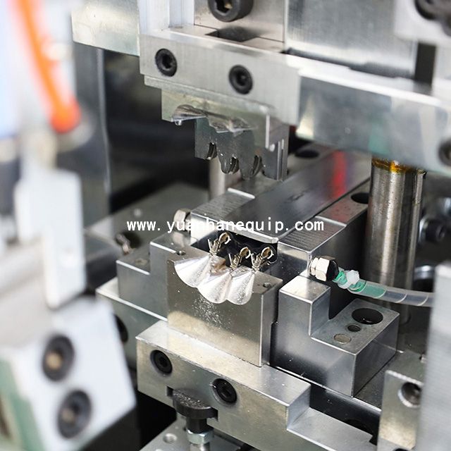 Brazil Three-core Round Plug Crimping Machine