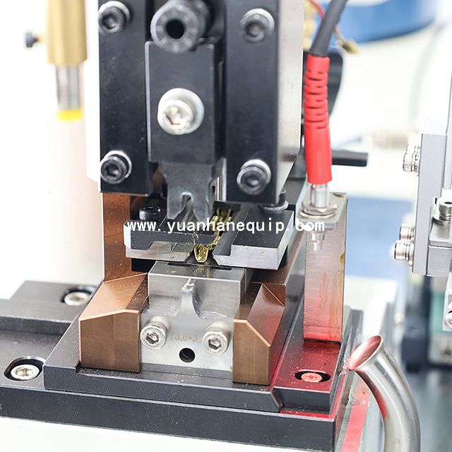 Thermal Protector Crimping and Housing Connector Inserting Machine
