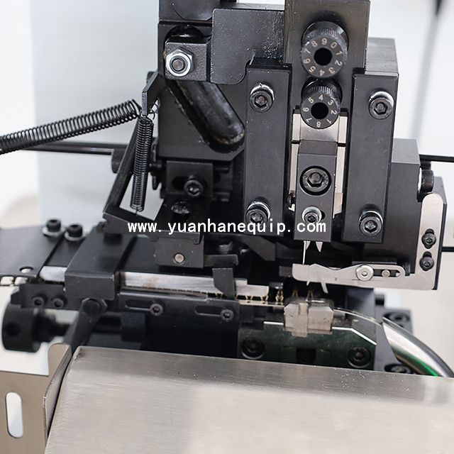 Cable Core Wires Stripping and Crimping Machine